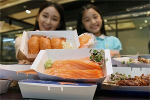신세계백화점 "대만 삼미식당 대왕연어초밥 맛보세요" 