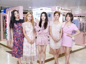 신라면세점 모델 레드벨벳, 홍콩 첵랍콕공항점 첫돌 축하