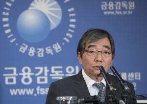 윤석헌 "자본시장 투자자 보호 강화·신뢰 회복 만전" 당부