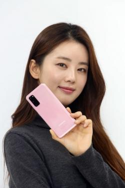 LGU+ "갤럭시S20 예약고객 36.1%가 전용색상 '핑크' 선택"