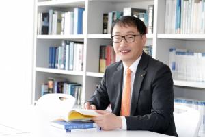 구현모 KT 새 대표 "외풍에 흔들리지 않는 기업 만들겠다"