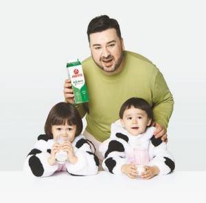 서울우유, '나100%' 모델로 샘 해밍턴 가족 낙점