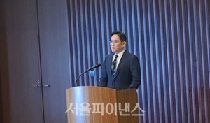 '국정농단' 이재용, 재수감 207일만에 가석방···"경제 상황 고려" (종합)