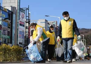 신천지자원봉사단 원주지부 "청소와 담배꽁초투기금지 캠페인, 환경보호 활동"