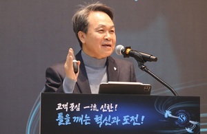 진옥동 신한금융 회장 "내부통제·리스크관리 최우선 과제"