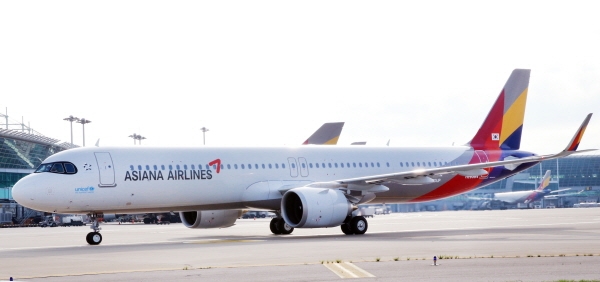 아시아나항공은 지난 1일 차세대 고효율 여객기로 평가받는 에어버스(AIRBUS)사 A321NEO의 도입식을 진행했다고 2일 밝혔다. (사진=아시아나항공)