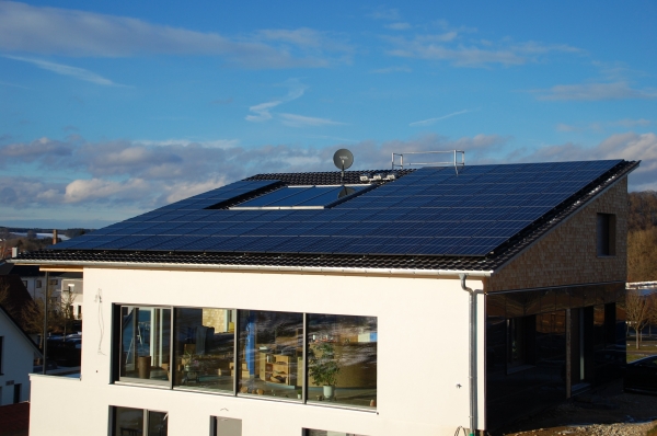한화큐셀 태양광 모듈이 설치된 독일 에너지 자립주택(사진=한화큐셀)