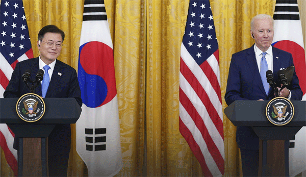 문재인 대통령과 조 바이든 미국 대통령이 21일 오후(현지시간) 백악관에서 한·미 정상회담을 마친 뒤 공동기자회견을 하고 있다. (사진=청와대)