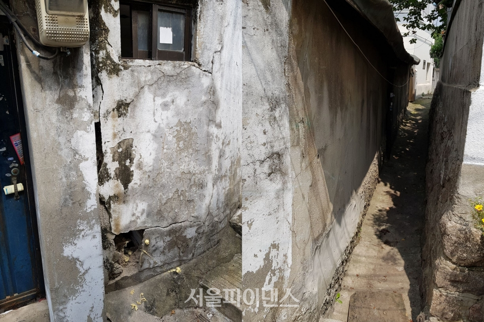 성북5구역 내 빈 주택의 벽이 심하게 손상된 모습(왼쪽)과 구역 내 좁은 골목길. (사진=노제욱 기자)