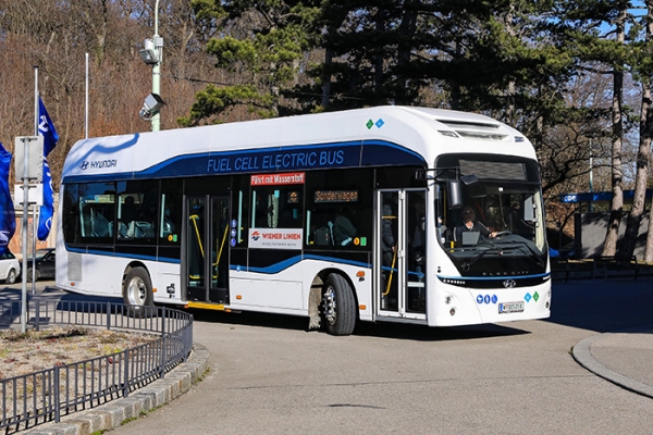 오스트리아 시내버스 정규노선에 투입된 현대차 수소전기버스 '일렉시티 FCEV' 주행 모습. (사진=현대차)