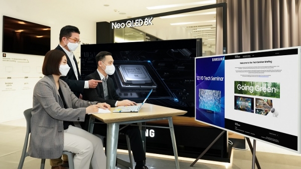 삼성전자가 2022년 삼성 TV의 신기술을 소개하는 '테크 세미나'를 온라인으로 개최한다. 삼성전자 영상디스플레이사업부 담당 직원들이 행사에 참석하고 있는 모습. (사진=삼성전자)