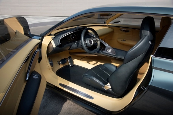 제네시스 전기차 콘셉트 '엑스 스피디움 쿠페(Genesis X Speedium Coupe)'를 전시하며 내장 디자인을 최초로 공개됐다. (사진=제네시스)