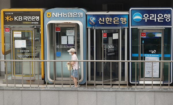 서울 시내에 설치된 주요 은행들의 현금인출기. (사진=연합뉴스)