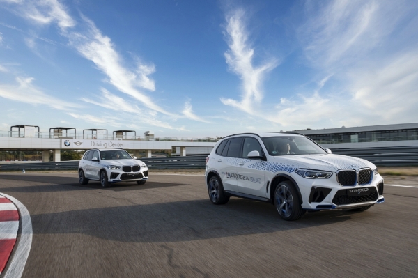BMW 코리아가 11일 인천 영종도 BMW 드라이빙 센터에서 'BMW iX5 하이드로젠 데이(BMW iX5 Hydrogen Day)'를 개최했다. (사진=BMW코리아)