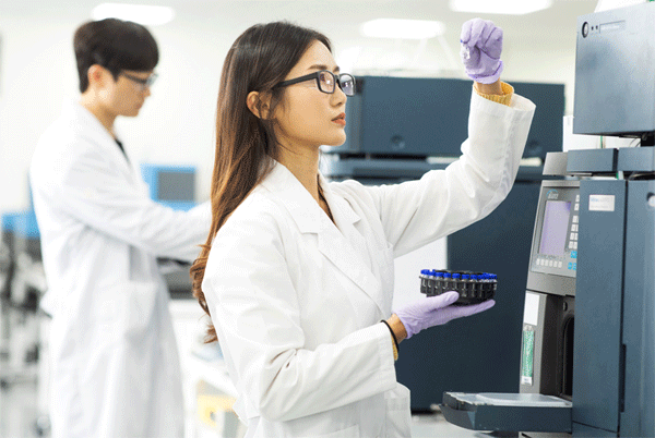 인천 연수구 송도동 삼성바이오에피스에서 연구원들이 바이오의약품을 개발하고 있다. (사진=삼성바이오에피스) 