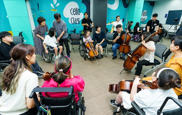 아카데미상상인 오케스트라 음악교육에 참여한 아동·청소년들. (사진=상상인그룹)