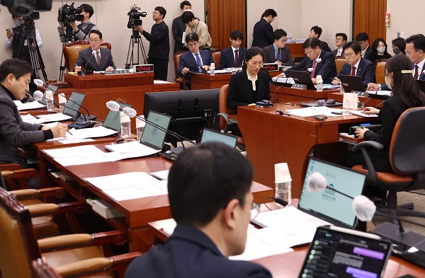 24일 국회에서 법제사법위원회 전체회의가 열리고 있다. (사진=연합뉴스)