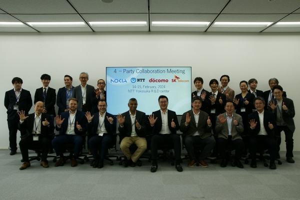 4개사 기술담당 관계자들이 일본 NTT 연구개발센터에 모였다. (사진=SKT)