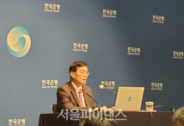 이창용 한국은행 총재가 22일 서울 중구 한국은행에서 열린 통화정책방향 기자간담회에서 발언하고 있다. (사진=신민호 기자]