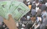 시중銀, 금융공기업 '성과연봉제 강행' 선례 따르나
