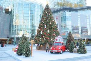 경방 타임스퀘어 야외광장에 대형 크리스마스트리