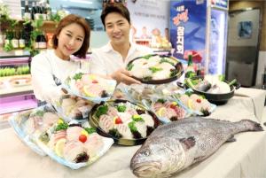 '철모르는' 이마트···여름 보양식 민어 판매