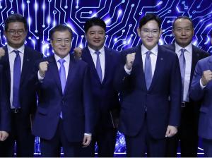 文대통령 "삼성디스플레이 신규투자, 소재·부품 자립 계기"