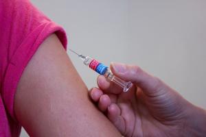 국내 코로나19 치료제·백신 임상 15건 승인