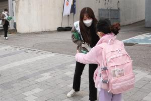 깨끗한나라 임직원, 마스크 착용 의무화 홍보
