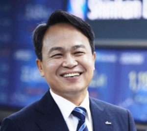 [CEO&뉴스] '디지털 영토확장' 진옥동, 미래형 은행으로 'ing'