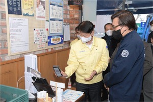 김강립 식약처장, 마포구 식당 코로나 방역 점검