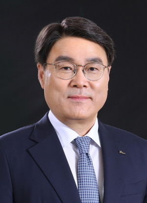 [CEO&뉴스] '글로벌 철강왕' 최정우, 위기 속 리더십 증명할까