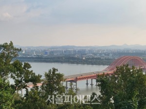 작년 전국 아파트값 3% 내렸다···서울은 용산·종로·서초만 상승