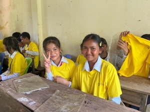 형지엘리트, 캄보디아에 '청소년 유해 환경 개선' 티셔츠 후원